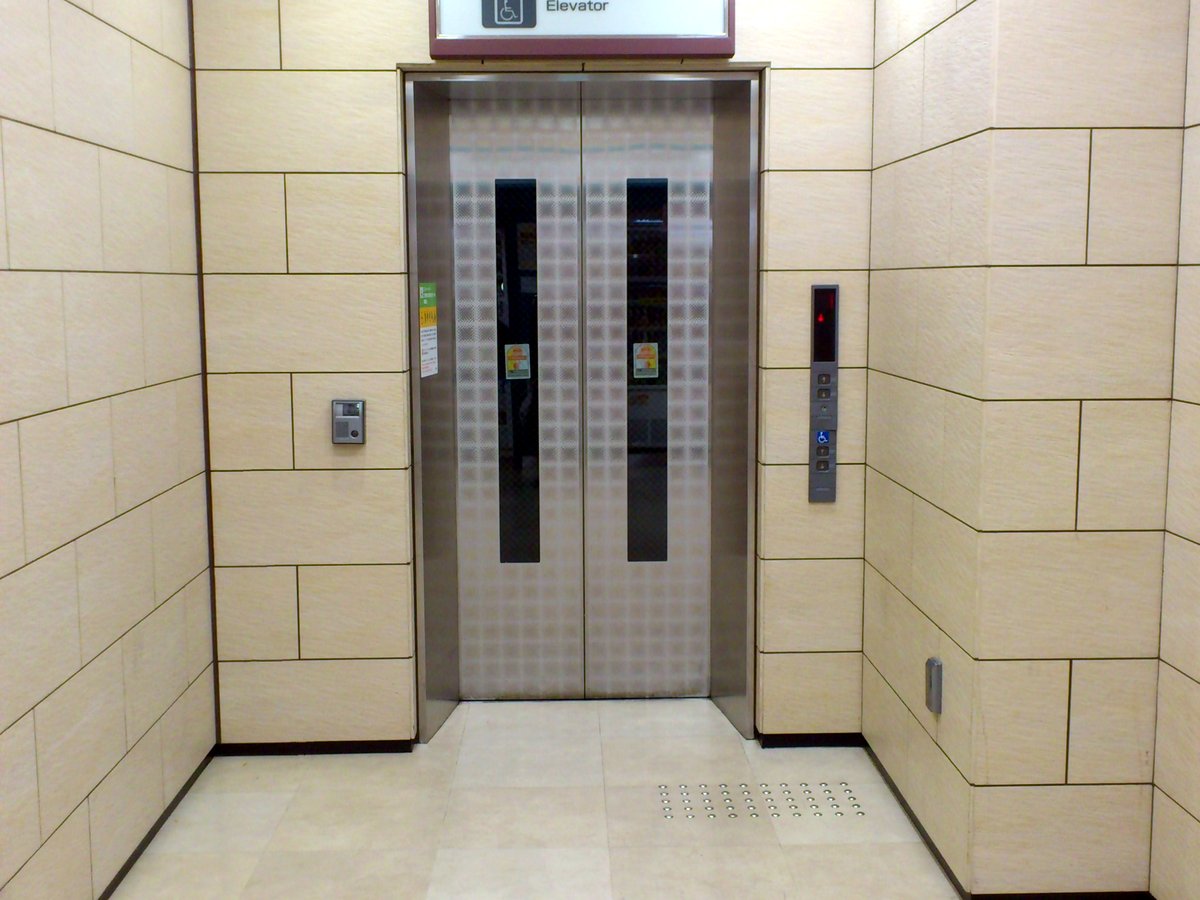 ③エレベーターで1階へ降ります